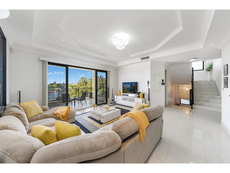 7 Wau Avenue, Runaway Bay QLD 4216