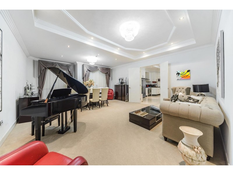 7 Wau Avenue, Runaway Bay QLD 4216