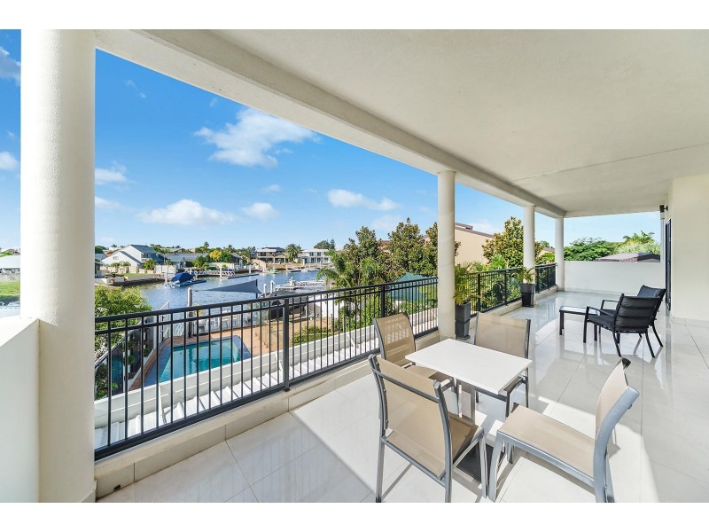 7 Wau Avenue, Runaway Bay QLD 4216