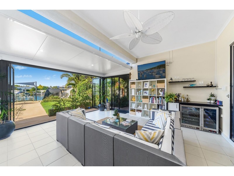 7 Wau Avenue, Runaway Bay QLD 4216