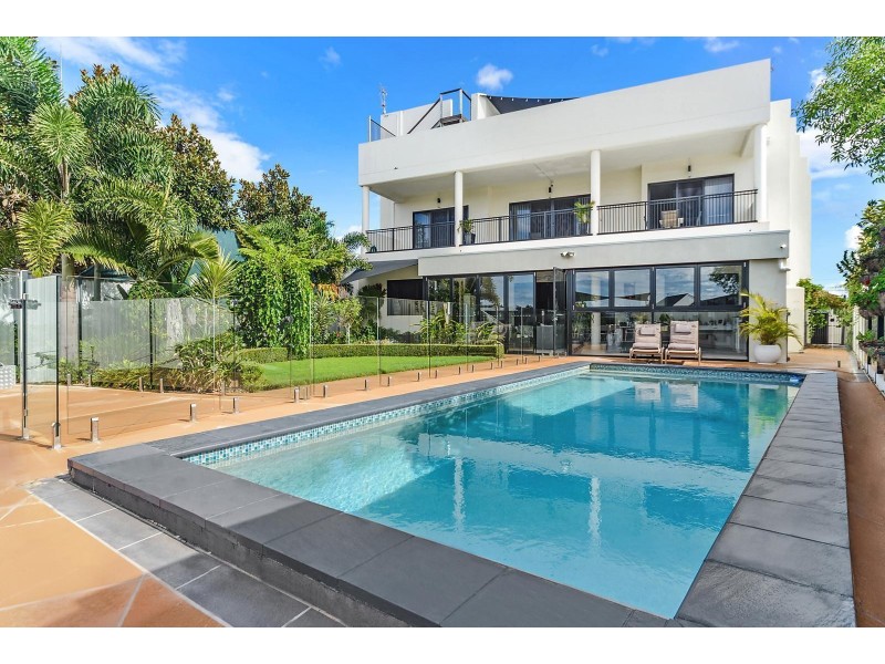 7 Wau Avenue, Runaway Bay QLD 4216