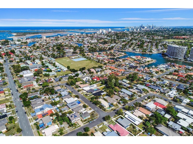 16 Mungera Street, Biggera Waters QLD 4216