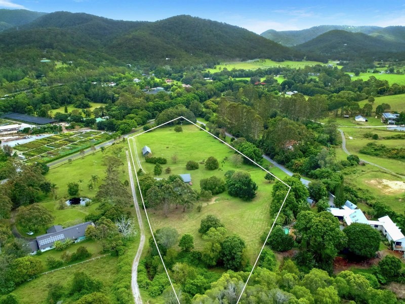 92 Currey Road, Wongawallan QLD 4210