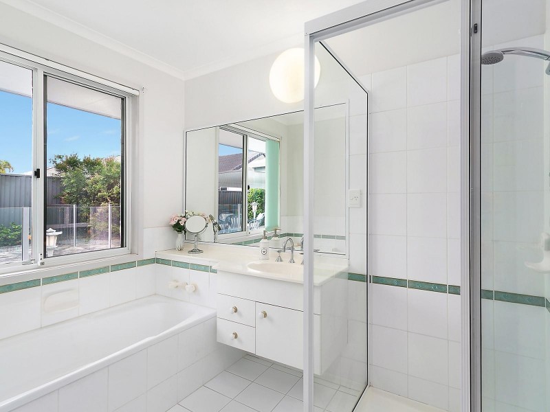 17 Ben Hogan Crescent, Parkwood QLD 4214