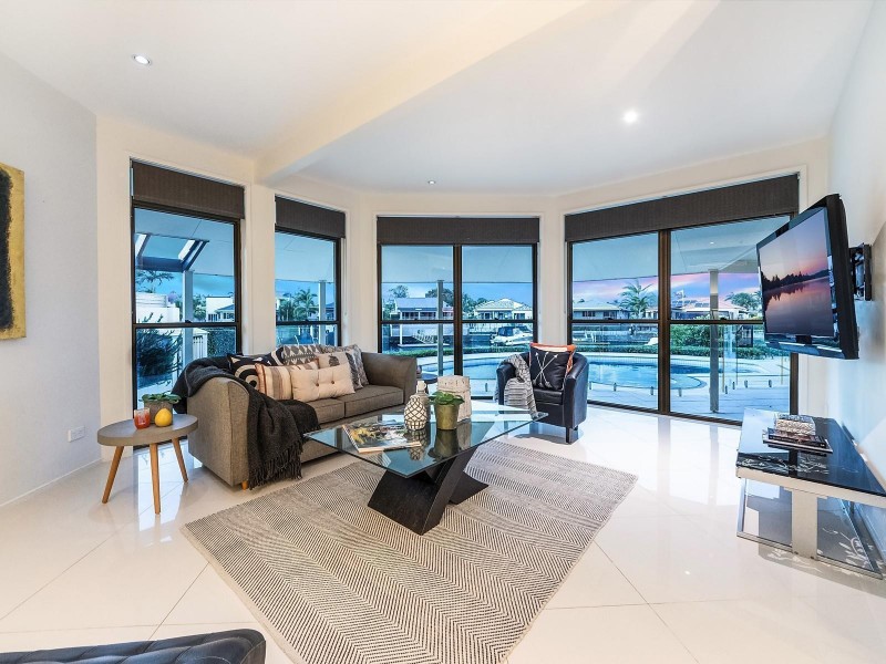 27 Smugglers Place, Runaway Bay QLD 4216