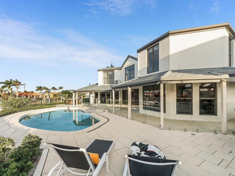 27 Smugglers Place, Runaway Bay QLD 4216