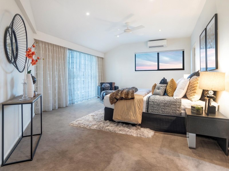 27 Smugglers Place, Runaway Bay QLD 4216