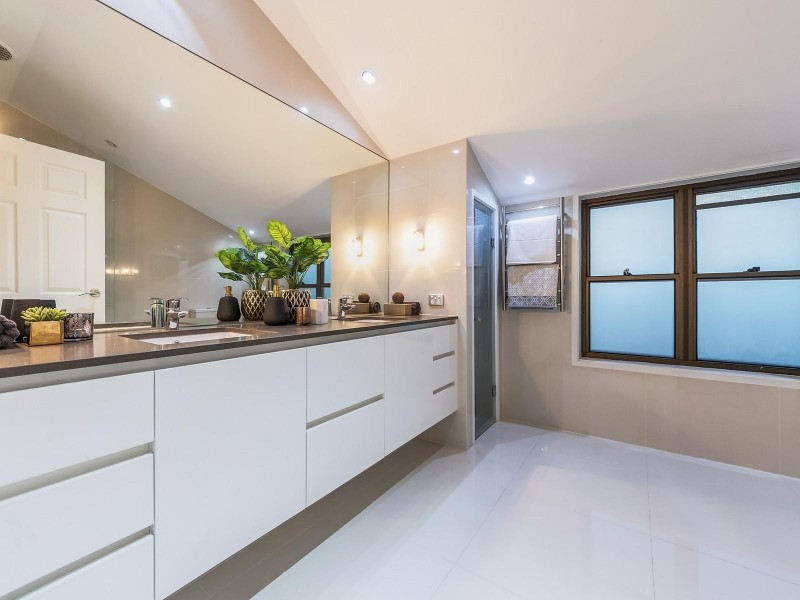 27 Smugglers Place, Runaway Bay QLD 4216