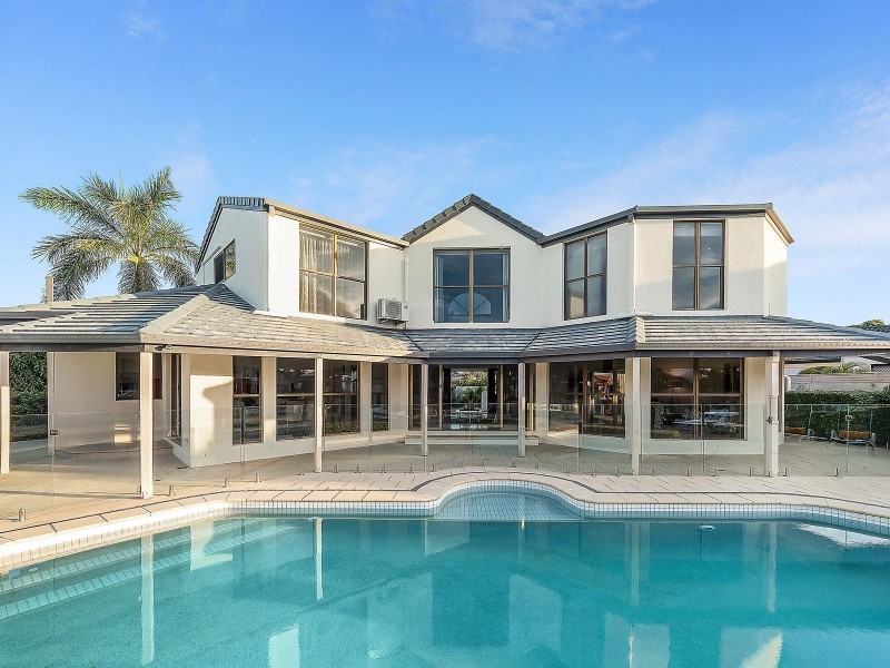 27 Smugglers Place, Runaway Bay QLD 4216