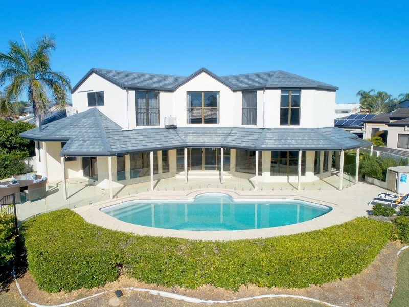 27 Smugglers Place, Runaway Bay QLD 4216
