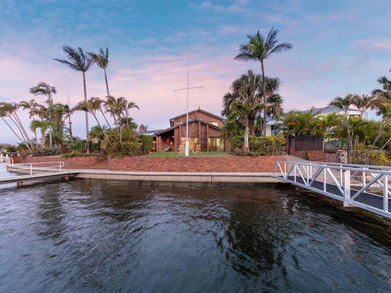 11 Kikori Crescent, Runaway Bay QLD 4216