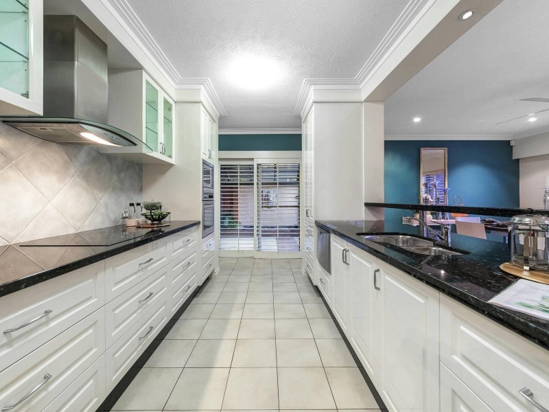 11 Kikori Crescent, Runaway Bay QLD 4216