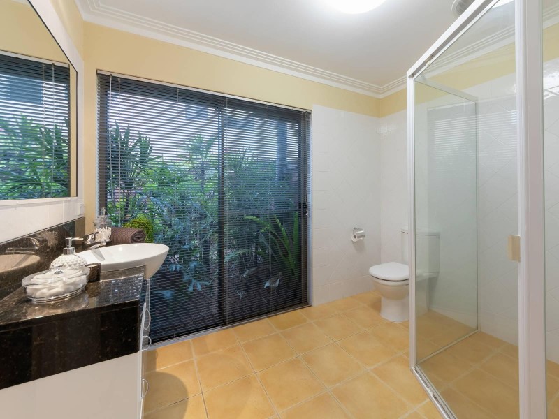 11 Kikori Crescent, Runaway Bay QLD 4216