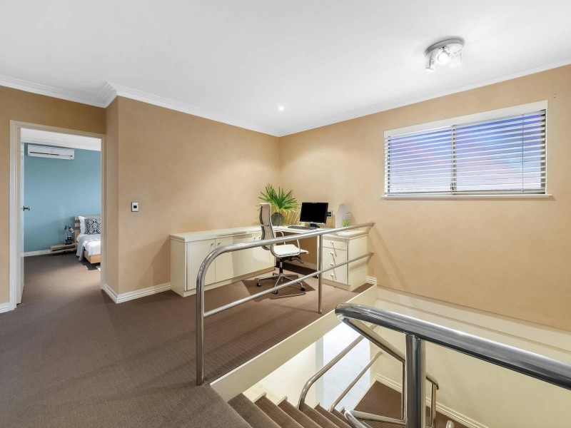 11 Kikori Crescent, Runaway Bay QLD 4216