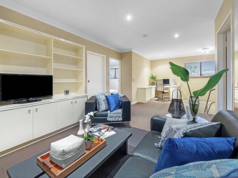 11 Kikori Crescent, Runaway Bay QLD 4216