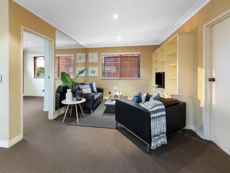 11 Kikori Crescent, Runaway Bay QLD 4216
