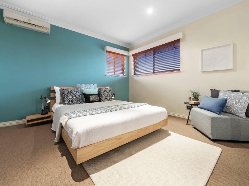 11 Kikori Crescent, Runaway Bay QLD 4216