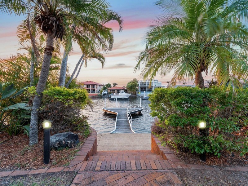 11 Kikori Crescent, Runaway Bay QLD 4216
