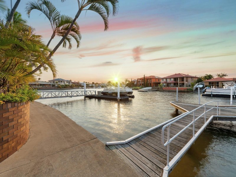 11 Kikori Crescent, Runaway Bay QLD 4216