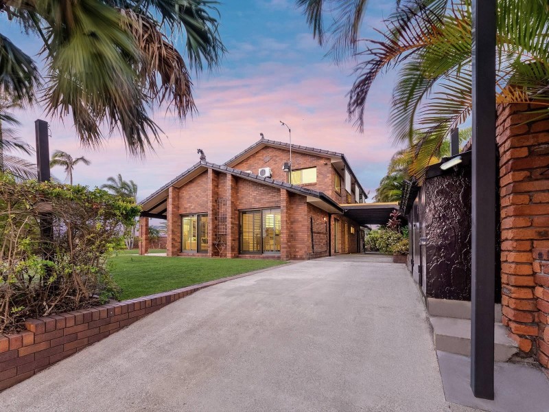 11 Kikori Crescent, Runaway Bay QLD 4216