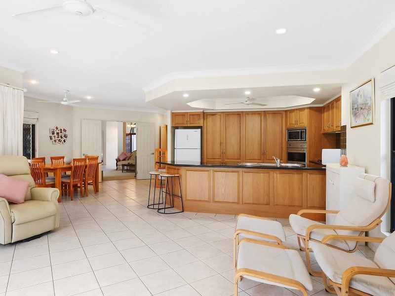 11 Blackfen Court, Arundel QLD 4214