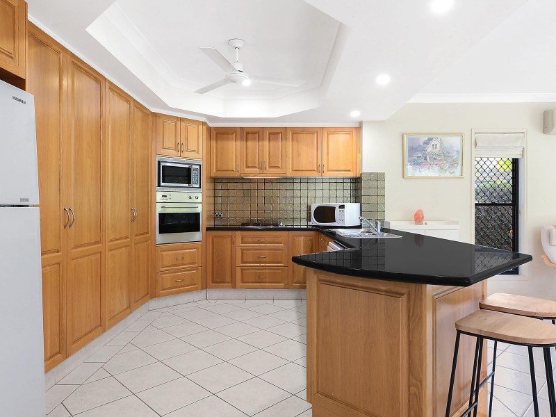 11 Blackfen Court, Arundel QLD 4214