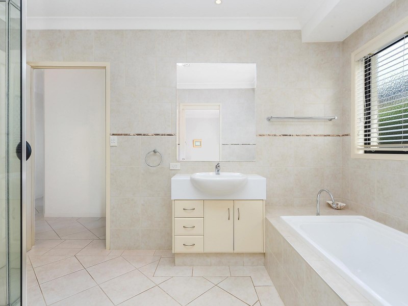 11 Blackfen Court, Arundel QLD 4214