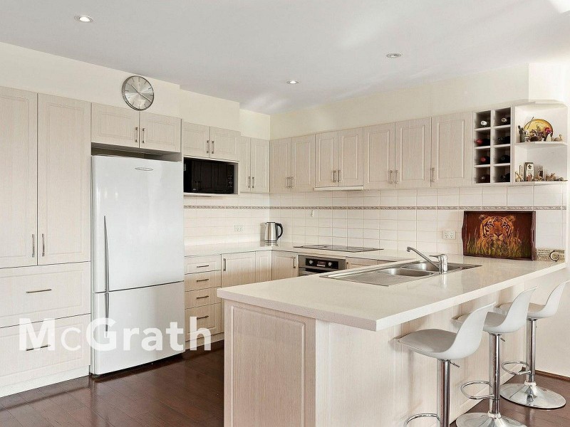 27 Feathertop Chase, Burwood East VIC 3151