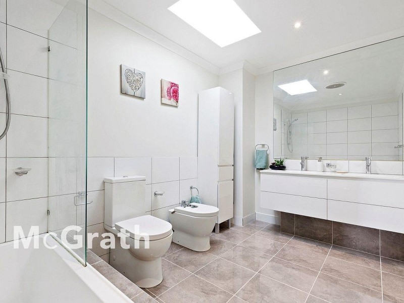 27 Feathertop Chase, Burwood East VIC 3151