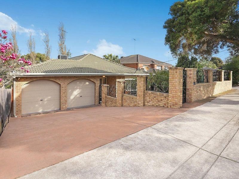 44 Oakpark Drive, Chadstone VIC 3148