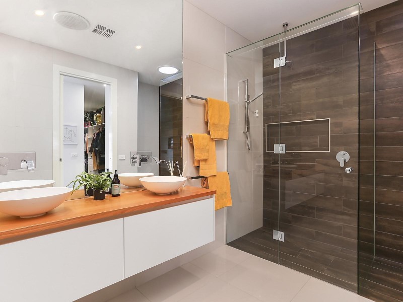 33 Lindsay Street, Mckinnon VIC 3204