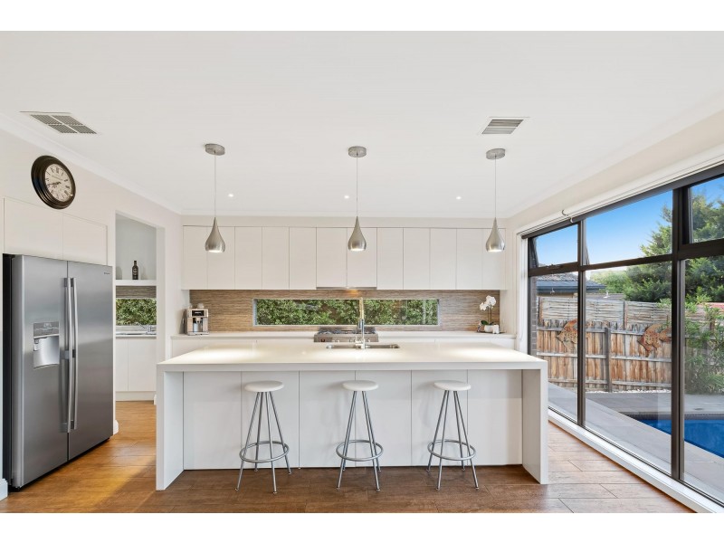 23 Ian Grove, Mount Waverley VIC 3149