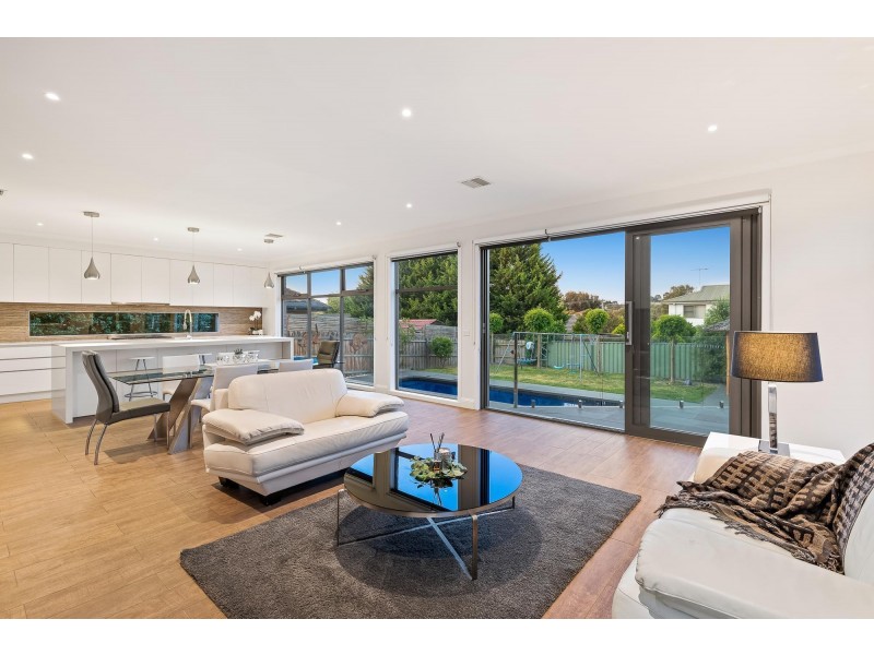 23 Ian Grove, Mount Waverley VIC 3149