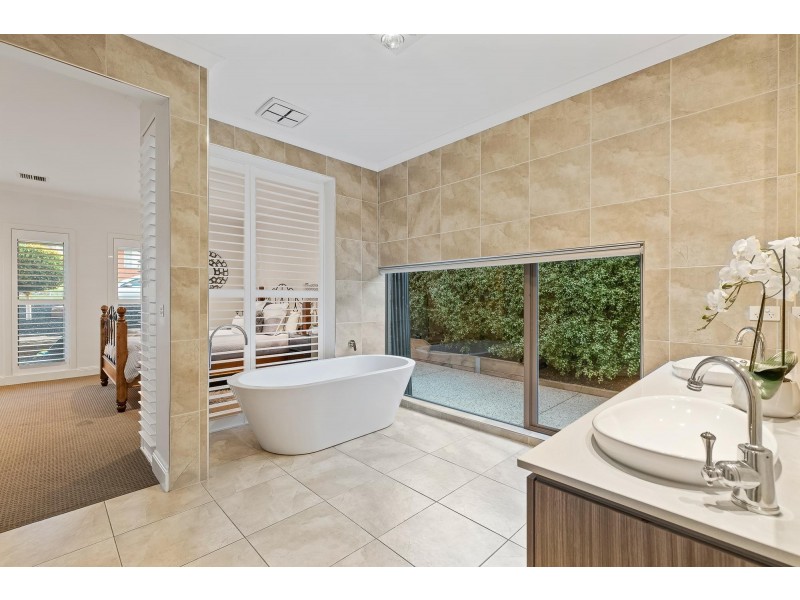 23 Ian Grove, Mount Waverley VIC 3149
