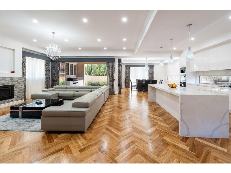 15 Larch Crescent, Mount Waverley VIC 3149