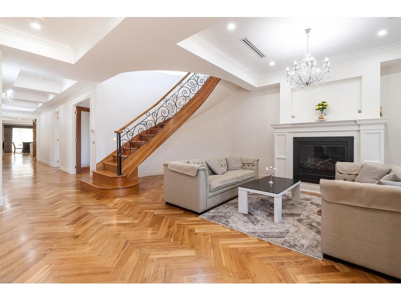 15 Larch Crescent, Mount Waverley VIC 3149