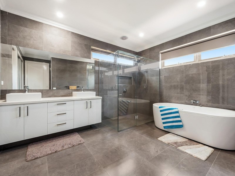 15 Larch Crescent, Mount Waverley VIC 3149