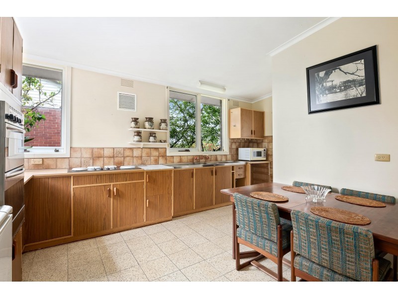 25 Kalymna Grove, Chadstone VIC 3148