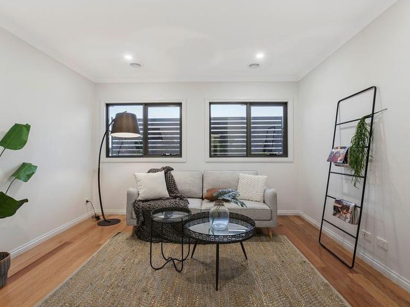 2/18 Swayfield Road, Mount Waverley VIC 3149