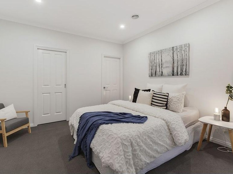 2/18 Swayfield Road, Mount Waverley VIC 3149