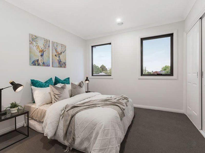 2/18 Swayfield Road, Mount Waverley VIC 3149