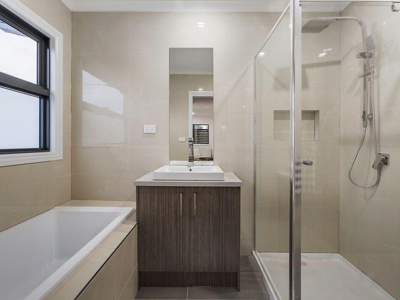 2/18 Swayfield Road, Mount Waverley VIC 3149