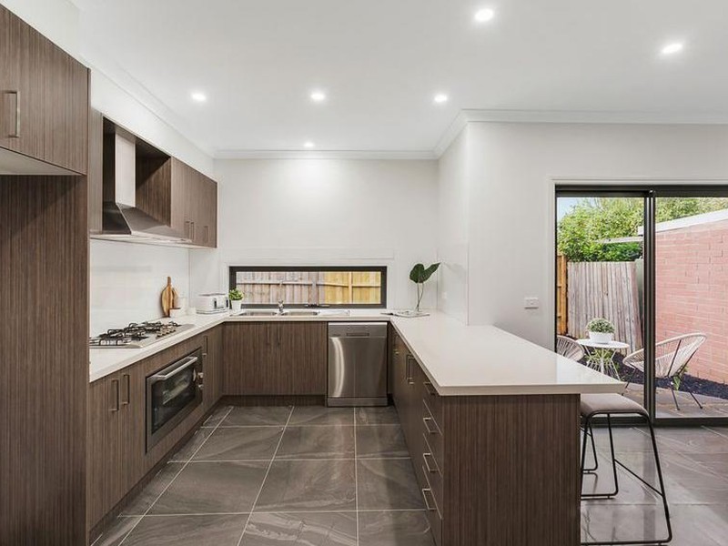 2/18 Swayfield Road, Mount Waverley VIC 3149