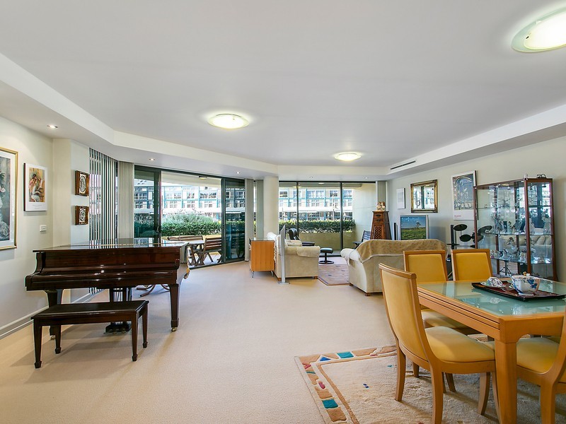 2/10 and Berth 2, Lincoln Crescent, Woolloomooloo NSW 2011