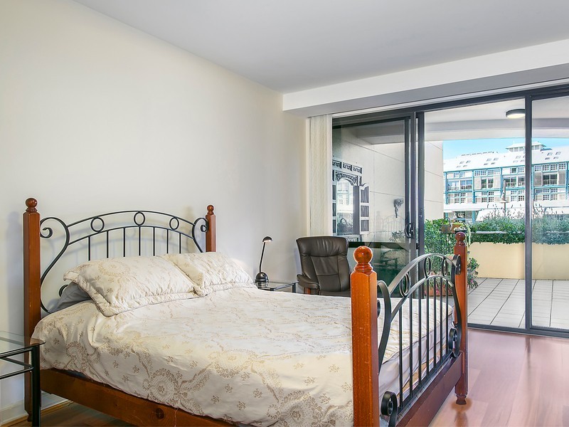 2/10 and Berth 2, Lincoln Crescent, Woolloomooloo NSW 2011