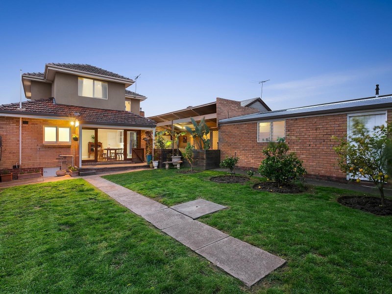 18 Gladhall Avenue, Thornbury VIC 3071