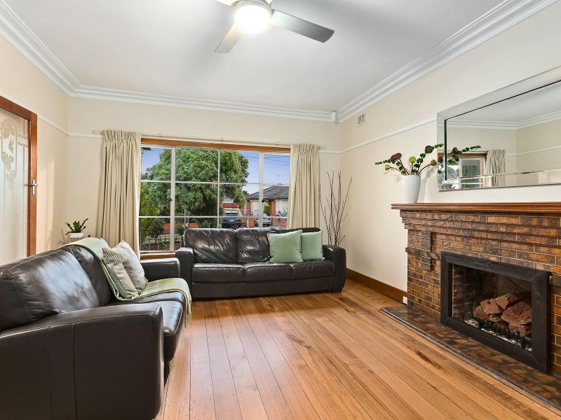 18 Gladhall Avenue, Thornbury VIC 3071