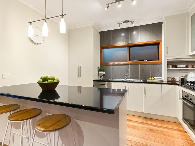 18 Gladhall Avenue, Thornbury VIC 3071