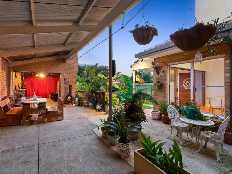 18 Gladhall Avenue, Thornbury VIC 3071