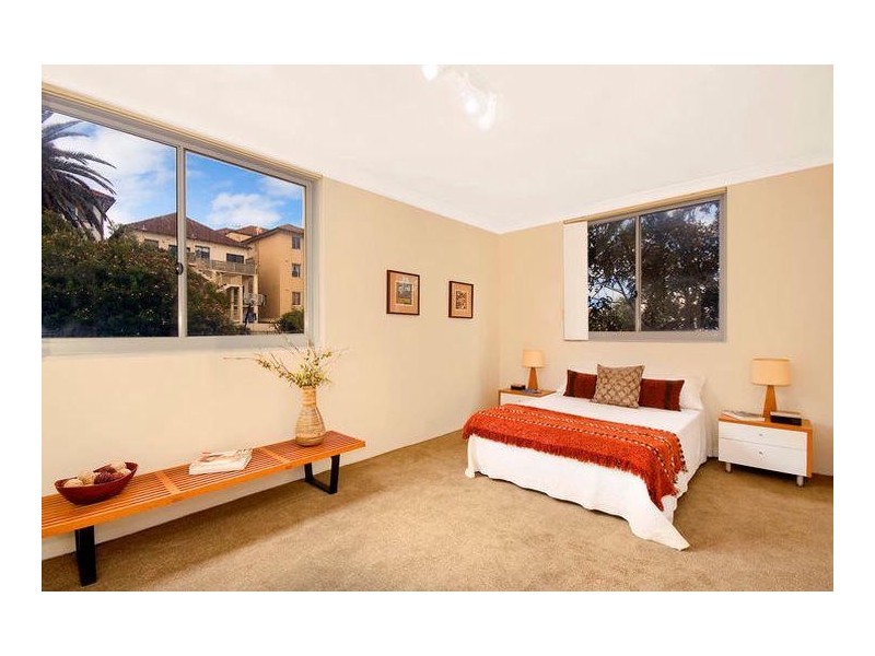 2/3  Carlisle Street, Tamarama NSW 2026